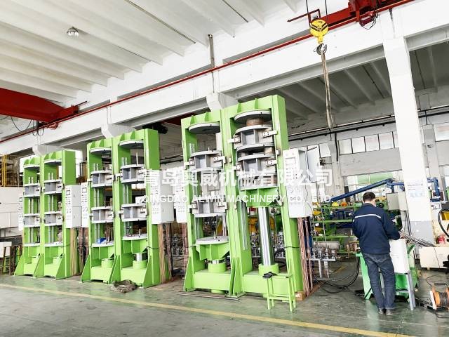 三層膠囊定型輪胎硫化機(jī)（油缸下置式）